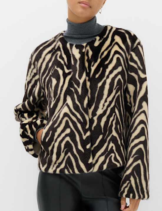 Jaket Pendek Motif Zebra Bulu Imitasi