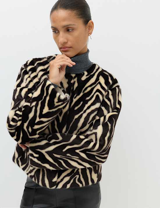 Jaket Pendek Motif Zebra Bulu Imitasi