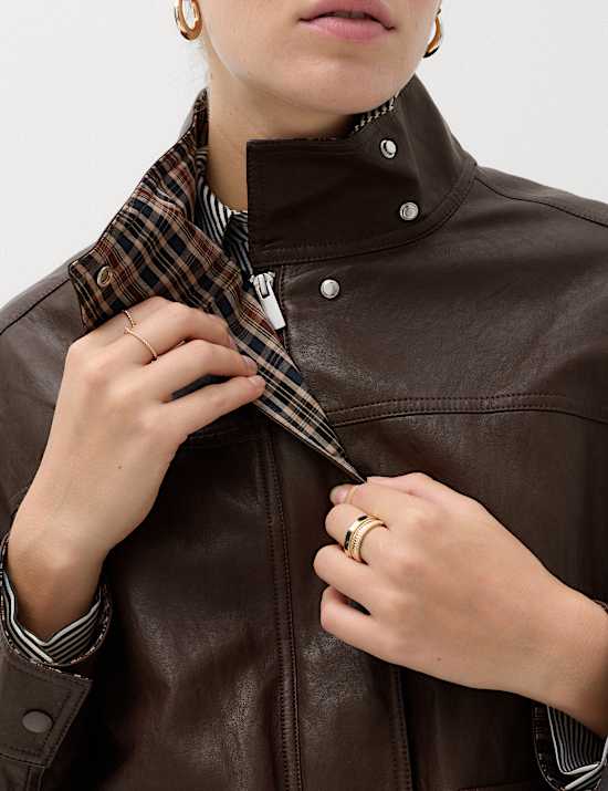 Veste d&rsquo;aviateur en simili cuir carreaux et &agrave; col chemin&eacute;e