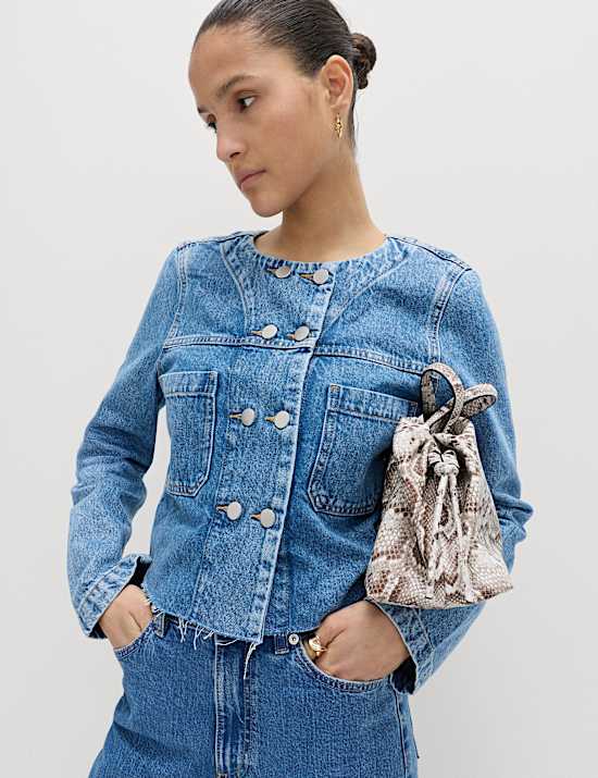 Kragenlose, doppelreihige Crop-Jeansjacke