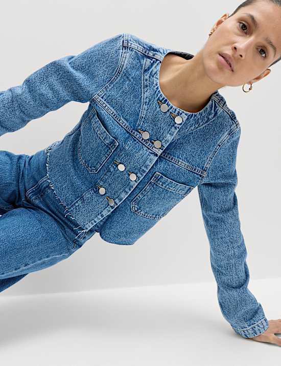 Kragenlose, doppelreihige Crop-Jeansjacke