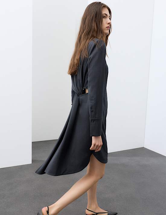 Robe chemise drap&eacute;e au dos en laine m&eacute;lang&eacute;e
