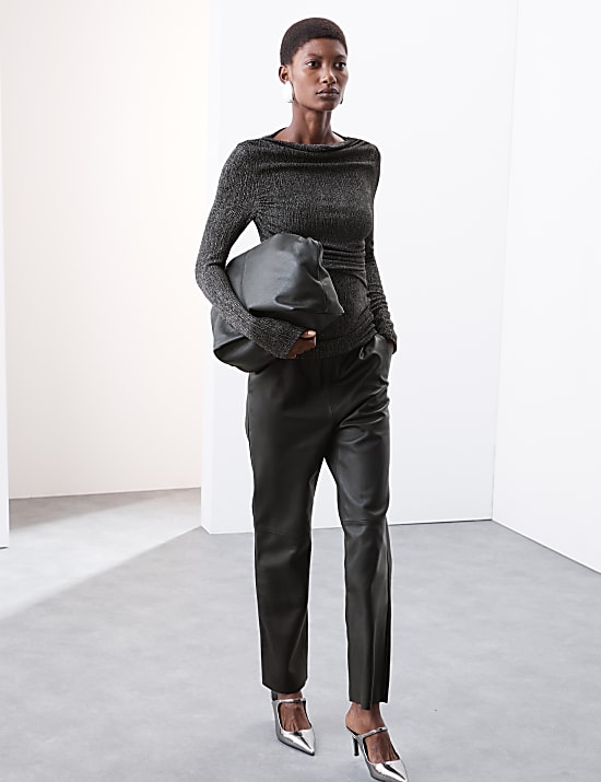 Sprankelende top met boothals en wikkeldetail