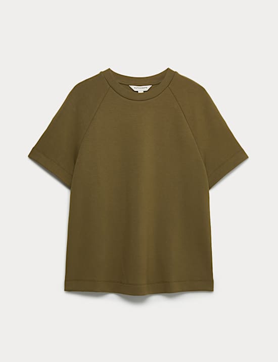 חולצת טי בגזרה רגילה מבד סקובה