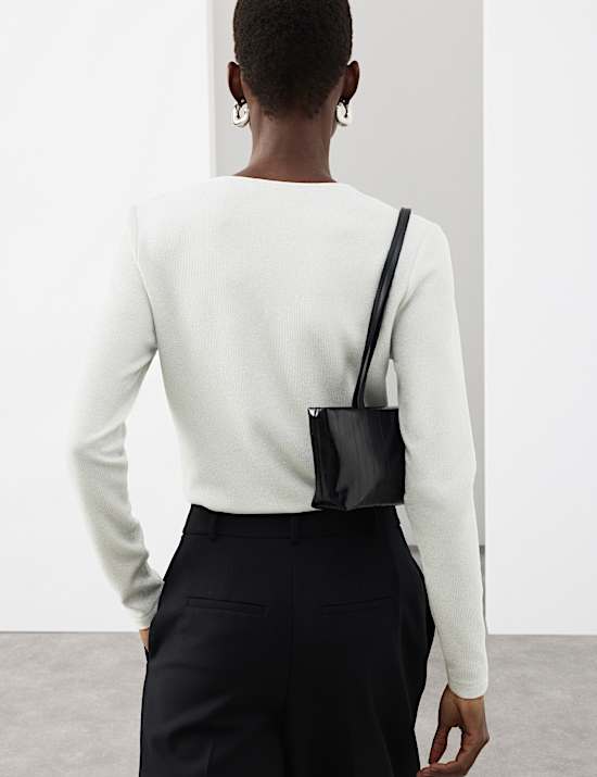 Top de punto calado con brillos