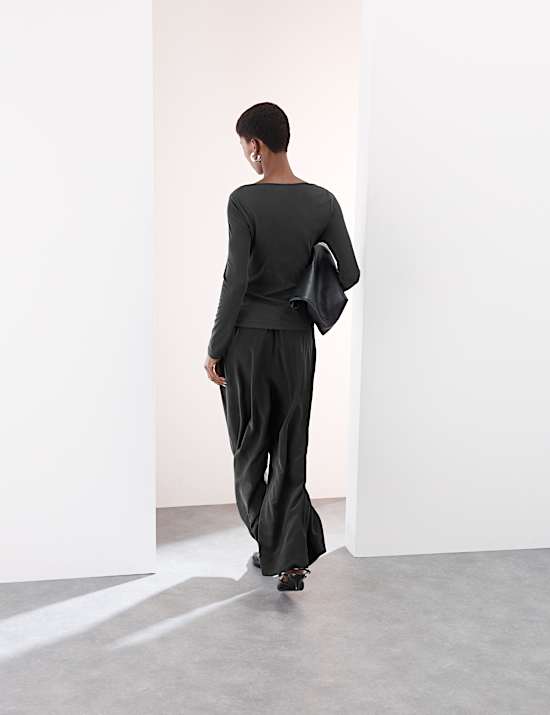 Drapiertes Oberteil mit hohem Modalanteil