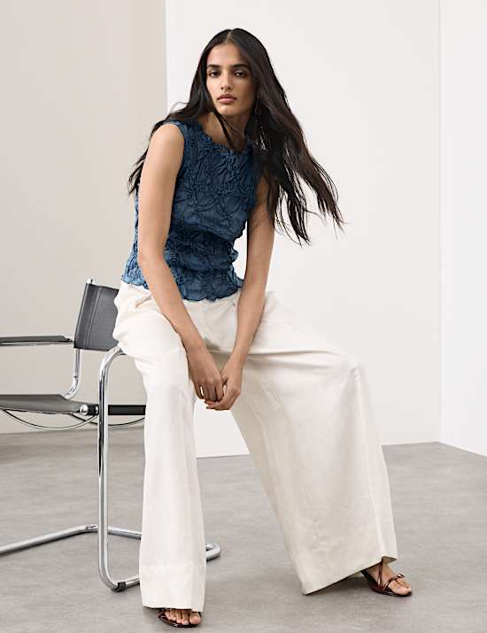 Strukturiertes Tr&auml;geroberteil mit hohem Lyocellanteil