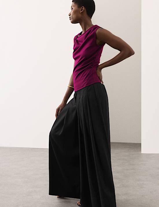 Top en coton &agrave; volant et d&eacute;tail en m&eacute;tal