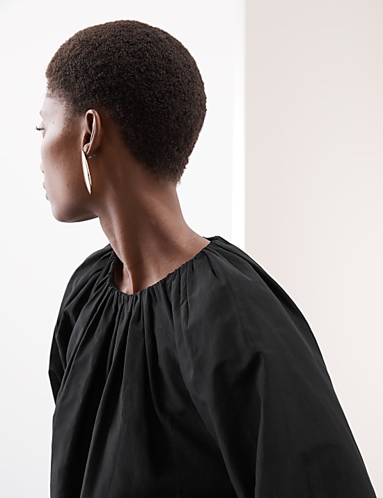 Ruimvallende blouse van zijdemix met gerimpelde kraag