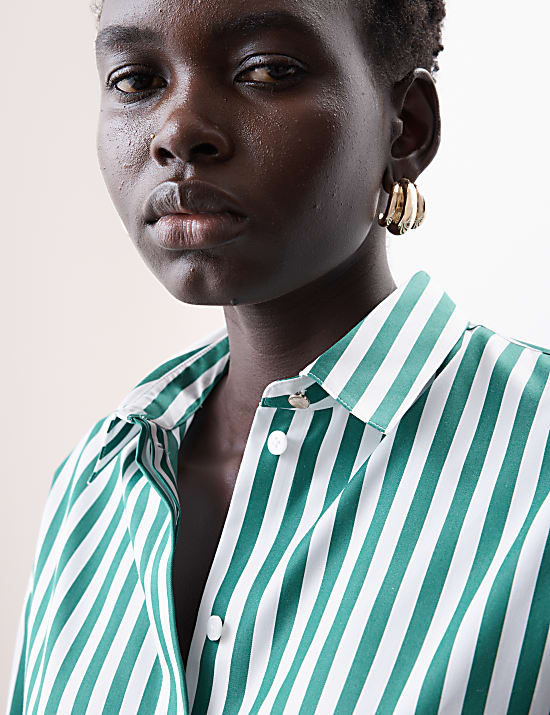 Gestreiftes Hemd aus reiner Baumwolle in bequemer Passform mit Kragen