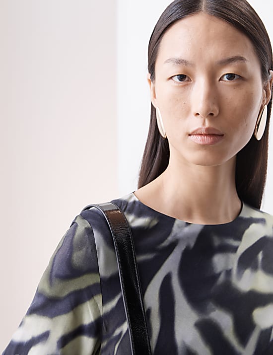 Cuprorijke getailleerde midaxi-jurk met print