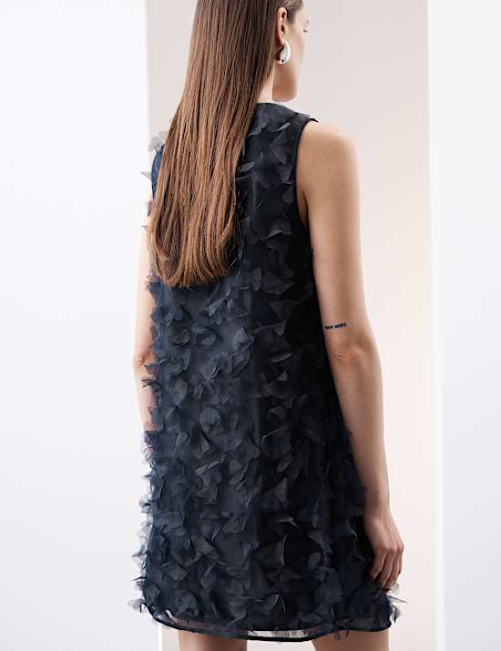 Μίνι ίσιο φόρεμα με λαιμόκοψη V και φλοράλ print από οργάντζα