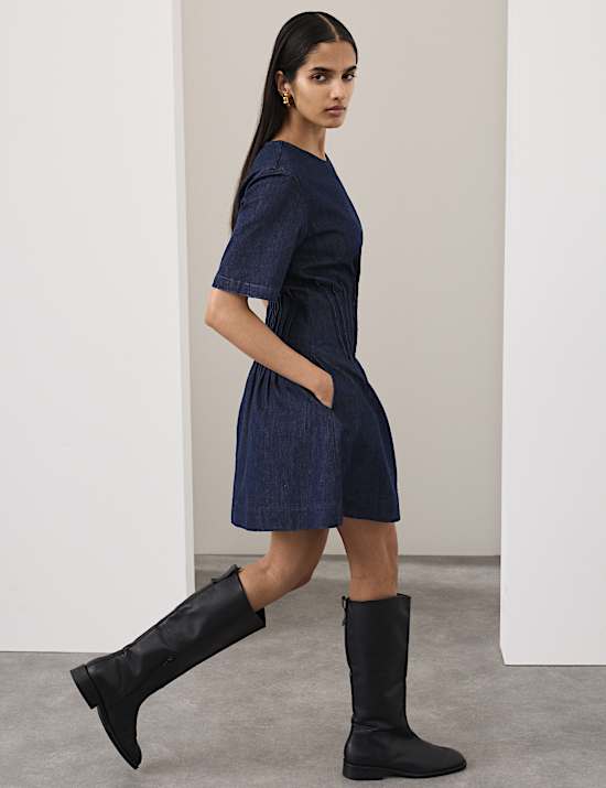 Robe patineuse coupe courte en jean nervur&eacute;