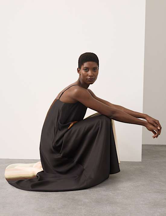 Fond de robe coupe longue style caraco avec imprim&eacute;