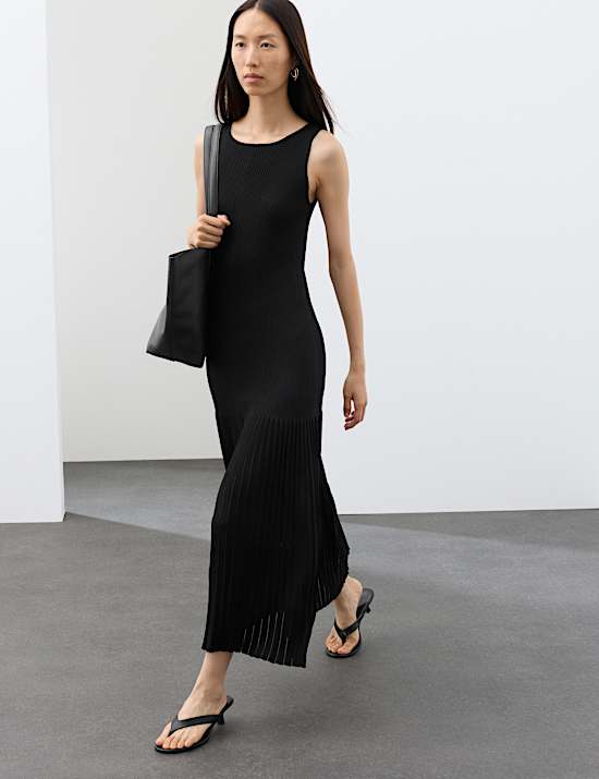Knitted Ribbed Pleated Maxi Dress