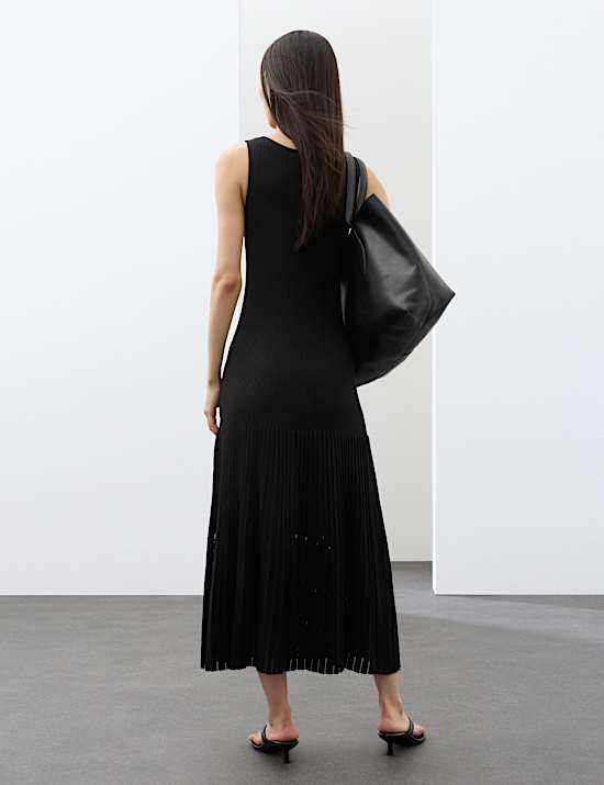 Knitted Ribbed Pleated Maxi Dress