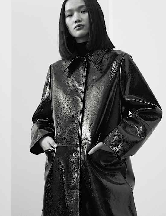 Lakleren, lange chauffeursjas met craquelé-effect