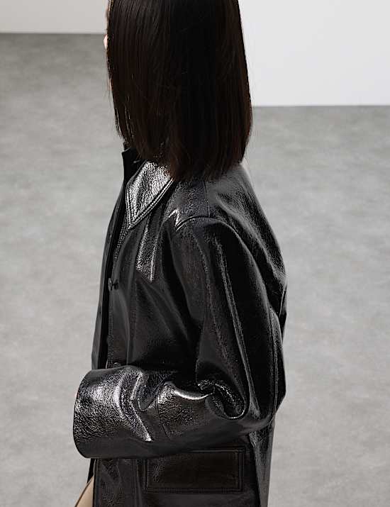 Lakleren, lange chauffeursjas met craquelé-effect