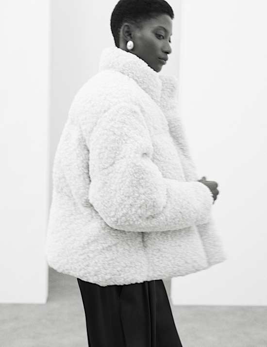 Puchowy płaszcz z misia ze st&oacute;jką