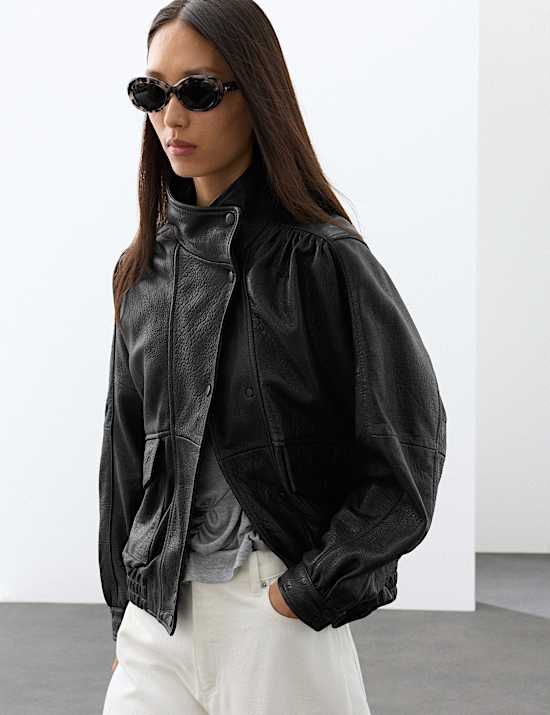 Veste d&rsquo;aviateur en cuir &agrave; col chemin&eacute;e