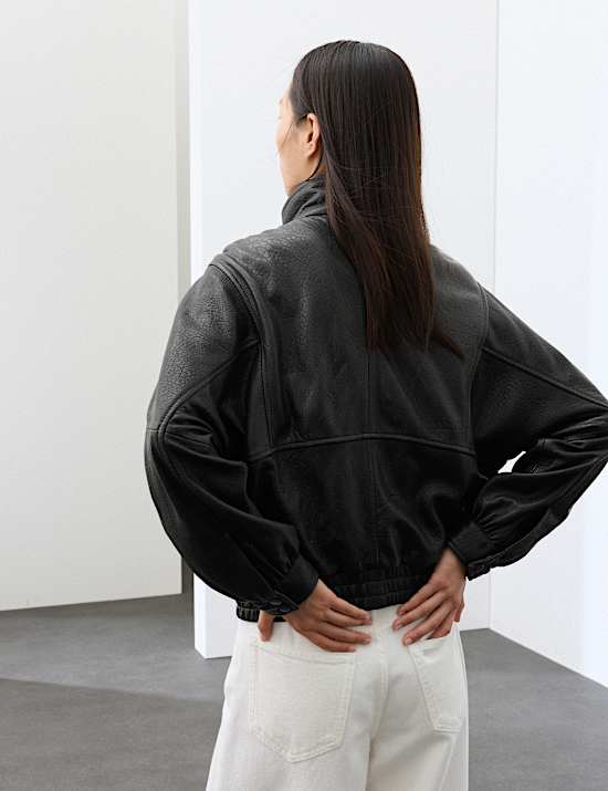 Veste d&rsquo;aviateur en cuir &agrave; col chemin&eacute;e