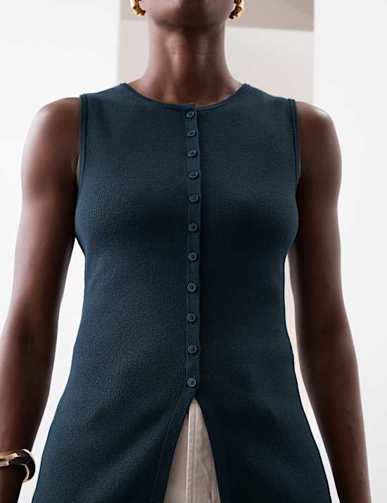 Nauwsluitend lang gilet