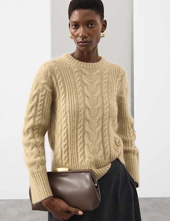 Pull en maille torsad&eacute;e avec mohair