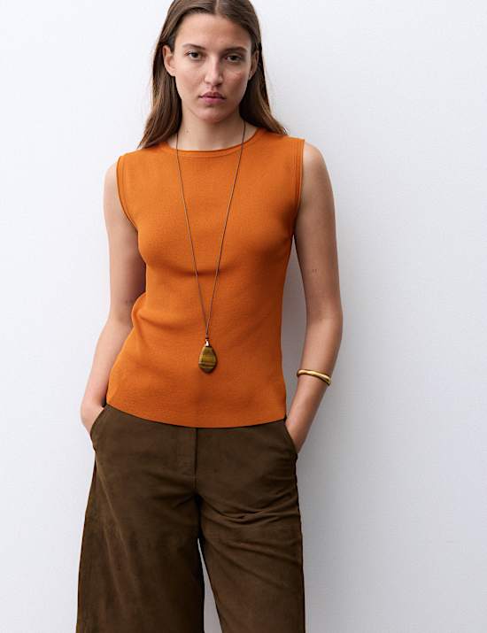 Crew Neck Fitted Knitted Vest
