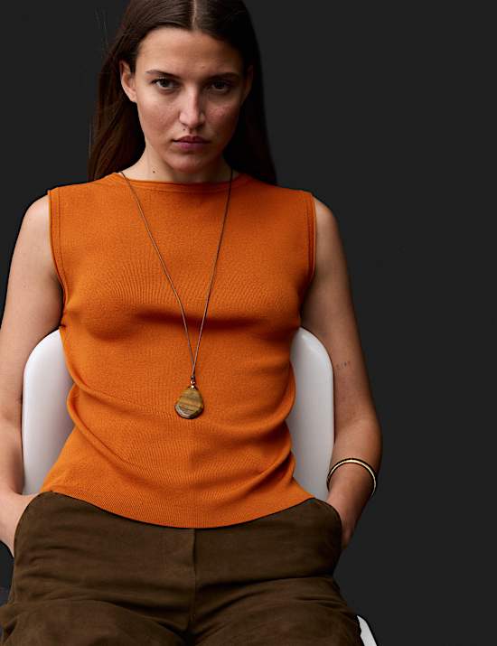 Crew Neck Fitted Knitted Vest