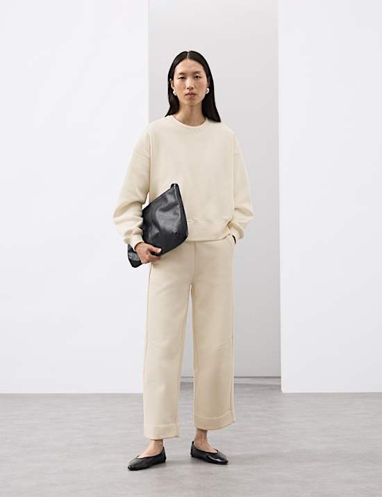 Přiléhavé tepláky s česanou úpravou na kotnících