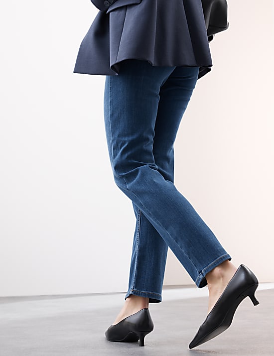 Hoch geschnittene Jeans mit geradem Bein