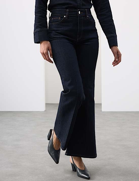 ג'ינס מתרחב במיוחד בגזרה גבוהה