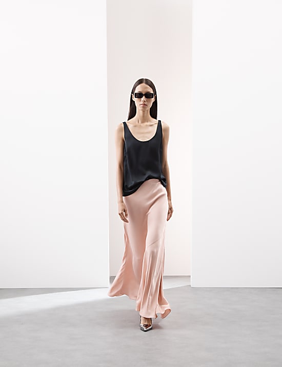 Jupe longue en satin asymétrique à enfiler