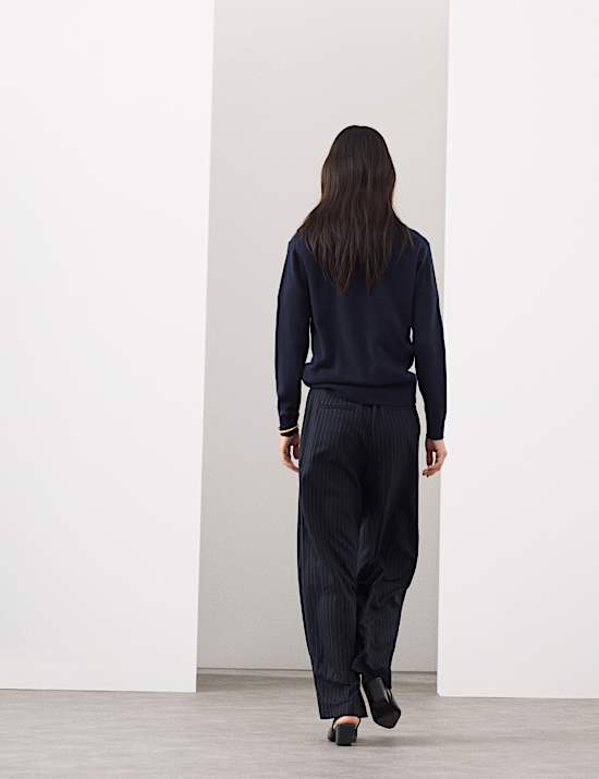 Hose aus Wollmischgewebe mit weitem Bein und Nadelstreifen