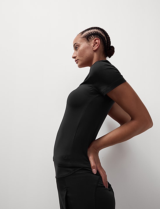 Kaus Oblong Crop Yoga Pas Badan Leher Sweetheart