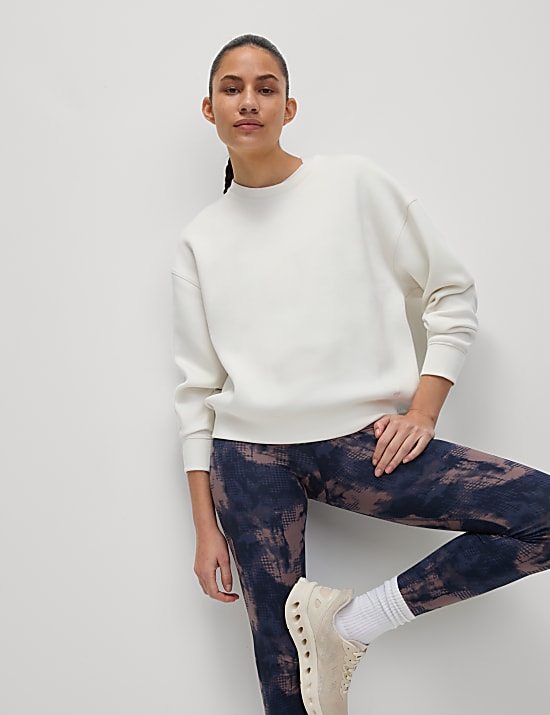 Oversized yogasweater met plooi achter