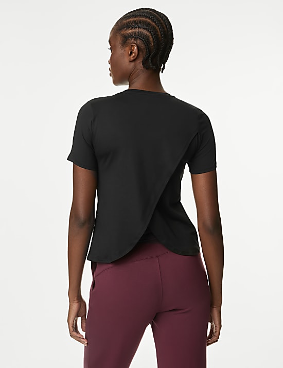 Yoga-T-shirt met lage ronde hals en wikkelstijl op de rug