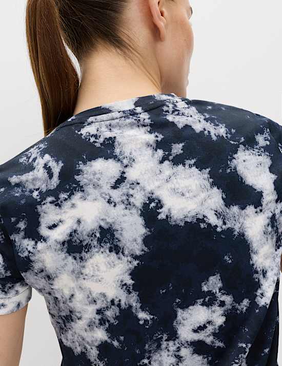 Printed Scoop Neck Fitted T-Shirt