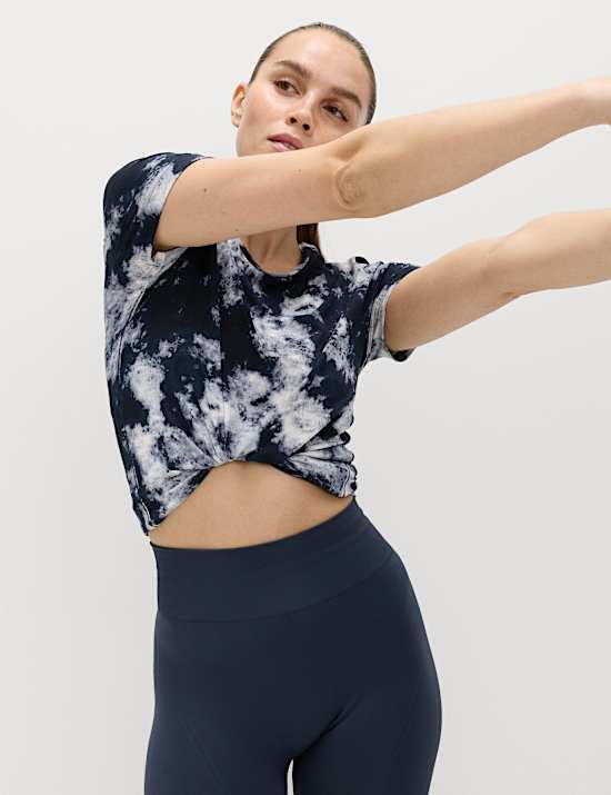 Printed Scoop Neck Fitted T-Shirt