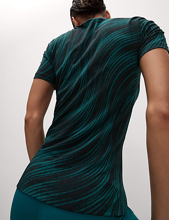 Printed Scoop Neck Fitted T-Shirt