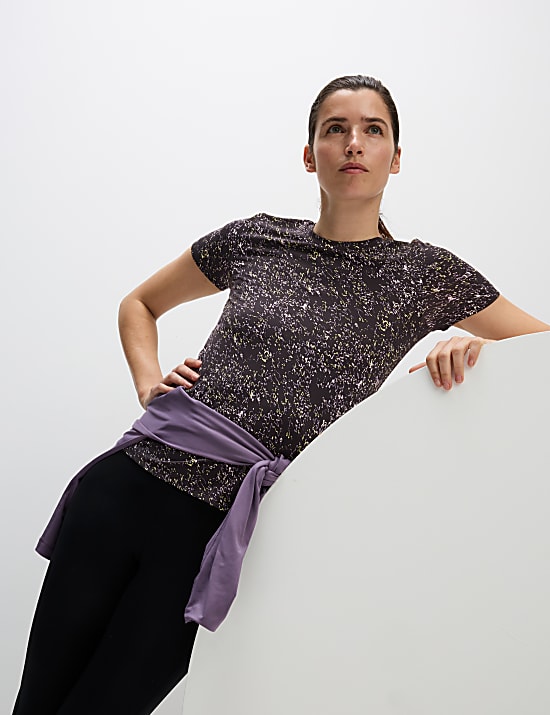 Printed Scoop Neck Fitted T-Shirt