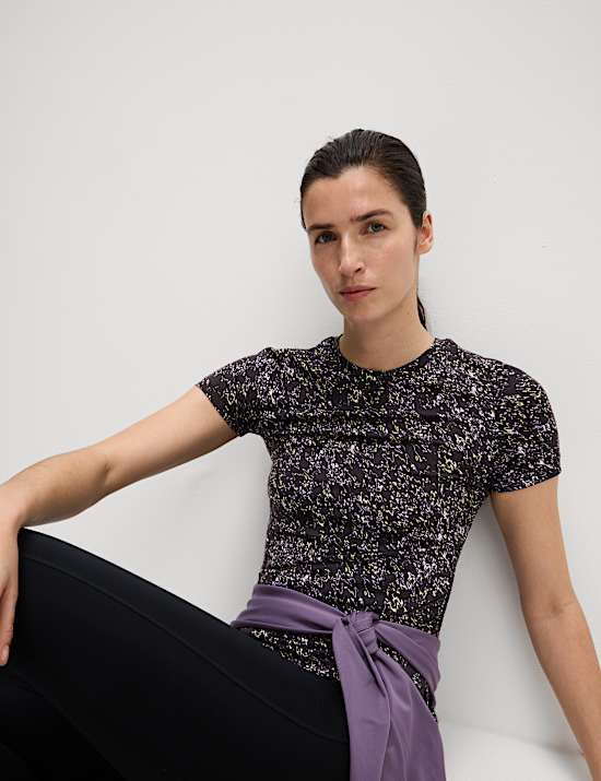 Printed Scoop Neck Fitted T-Shirt