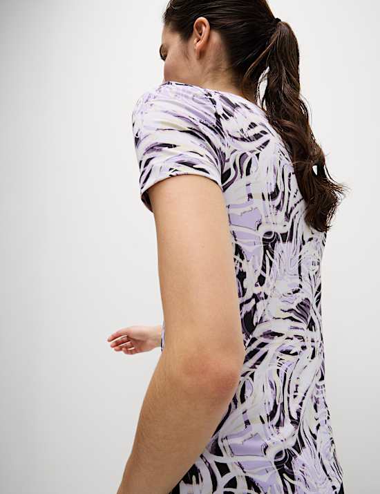 Printed Scoop Neck Fitted T-Shirt