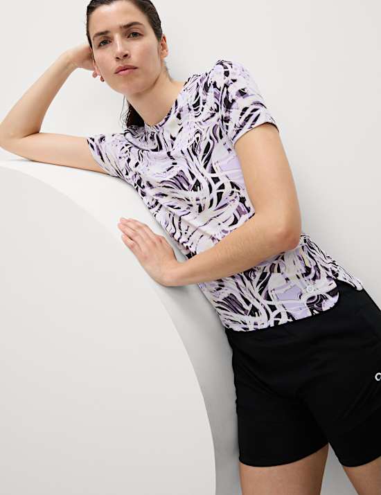 Printed Scoop Neck Fitted T-Shirt