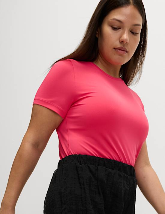 Scoop Neck Fitted T-Shirt