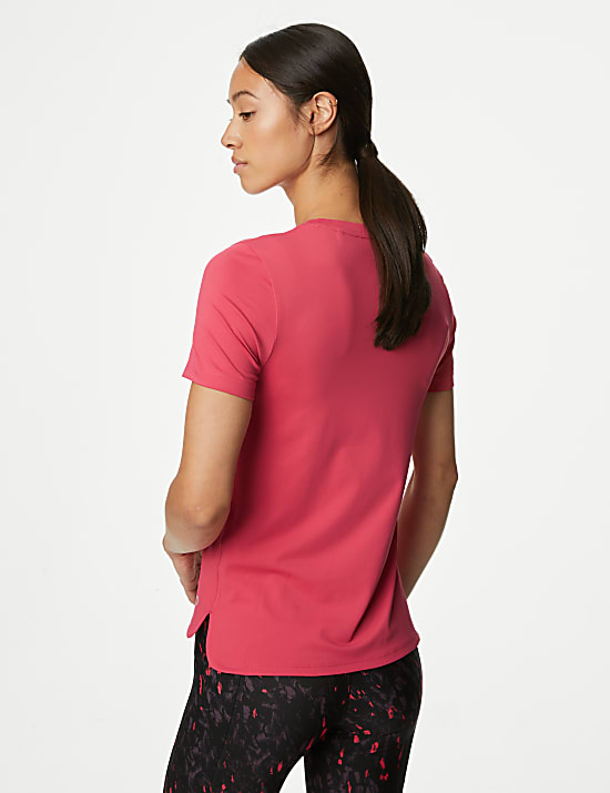 Kaus Oblong Ketat Leher U Rendah