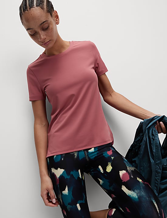 Scoop Neck Fitted T-Shirt