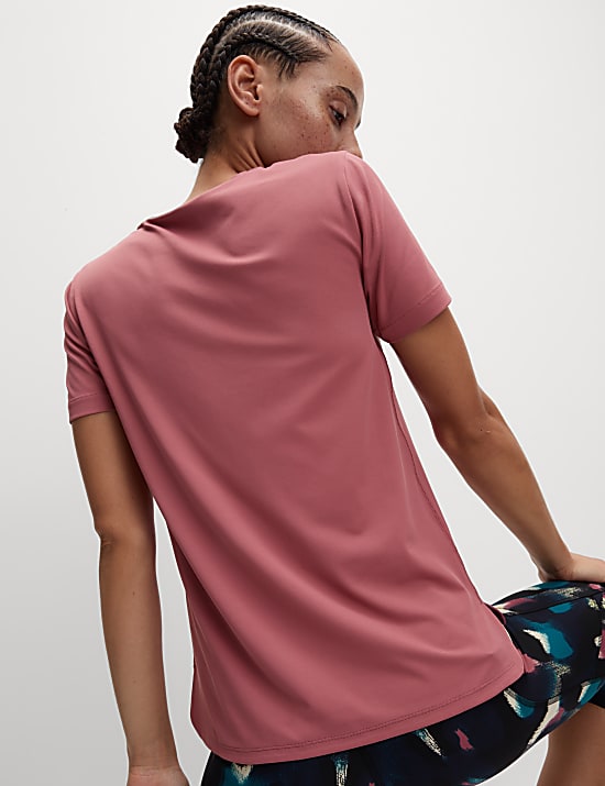 Scoop Neck Fitted T-Shirt