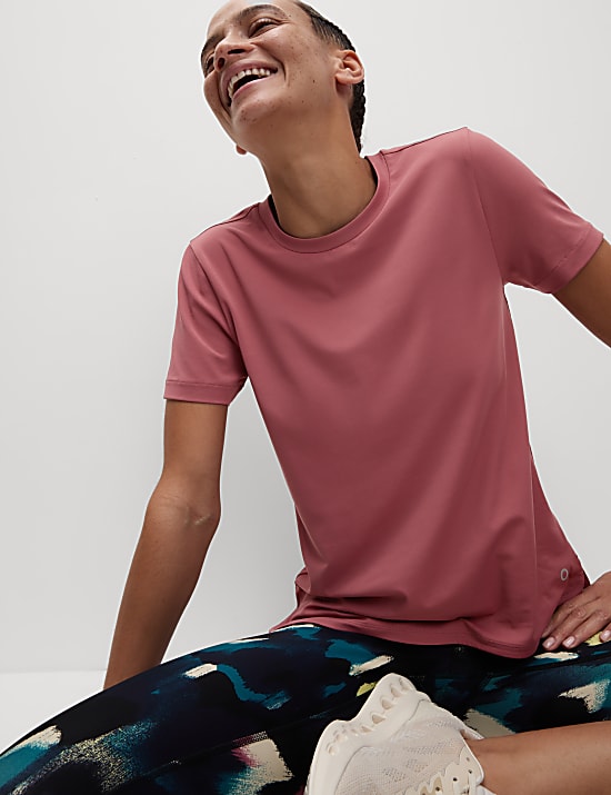 Scoop Neck Fitted T-Shirt