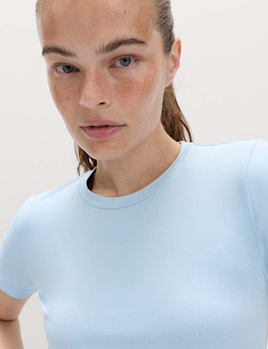 Scoop Neck Fitted T-Shirt